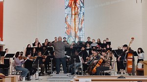 "The Lighthouse Keeper," one of my more personal pieces, is a meditation on savoring every moment of life. This is a clip from the beautiful dress reheasal for the premiere back in March with Jonathan Talberg and the Bob Cole Chamber Choir and strings. Read the texts and have a listen to the whole piece on my website. @jonathantalberg @csulb_bccm | Jake Runestad