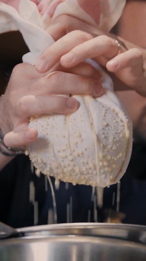 20K views · 180 reactions | Cómo se cocina usando trufas blancas raras #Comida, #Trufa, #Cocinar, #Italia | Insider Español | Facebook