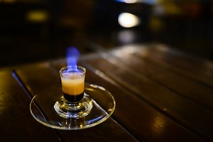 B52 Cocktail | Rezept & Alle Infos zum Bomber unter den Shots