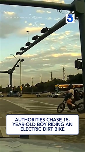 🚨 Wild chase caught on camera: A 15-year-old in Florida led deputies on a high-speed pursuit — topping 70 mph on an electric dirt bike while doing stunts on sidewalks and weaving through rush-hour traffic. He eventually lost control and got stuck in a ditch before being arrested. 🛑⚡ | KTLA 5 News