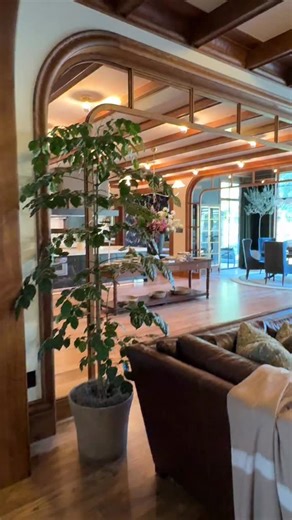 A mini house tour of a home that impresses us all. Build @robisonbuildco Design @interiorconceptsdesignhouse Architect @hebdonstudios Seen in @uvparade For @sawyerhemsley 🎥 @buildingutah @buildingutah for more home and design inspiration Luxury Home Interiors #luxuryinteriors #luxedesign #beautifulhomes #beautifulhome #ighome #interiorarchitecture #myhomesense #houseandhome #homedesign #homedesignideas #homedesigns | Building Utah