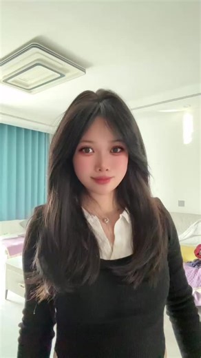 18 inches of sleek straight perfection 🖤Clip-on in 10 secs for that salon-fresh look Perfect for work, dates, ANY occasion! #videowave #hairtopper #thinhair #hairlosssolution#fyp