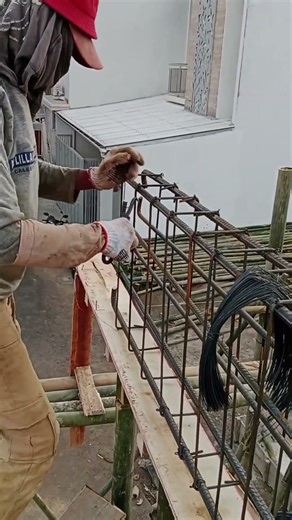 install the ring beam by tying it with wire#ringbeam #contructionwork