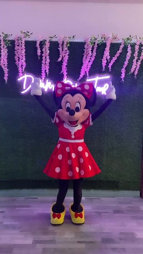 Minnie Mouse's Joyful Dance | Denim Your Way