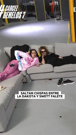 SALTAN CHISPAS ENTRE LA DAKOTA Y LA SWETT FALETE 😂. #lacarceldelosgemelos #falete #swettflow #dakota