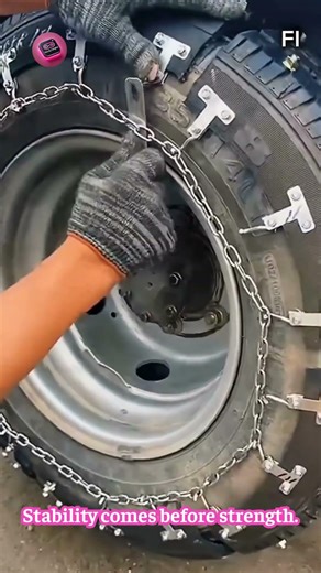 How Professionals Chain a Wheel Before Removing the Tire