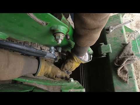 Replacing hydraulic lines | John Deere 3032E