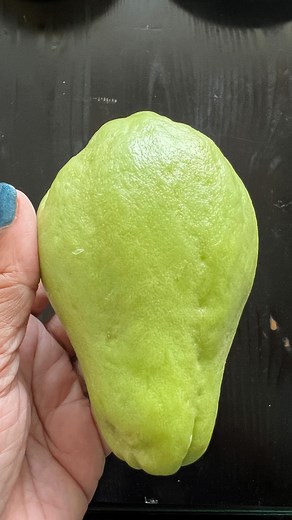 Premalatha | Recipe Developer | How to cut chayote squash(Chow Chow)? How to choose the good one? How to store? And an amazing Chayote Kurma recipe. chow chow is a... | Instagram