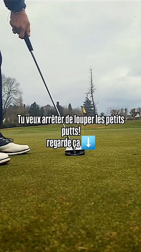 Améliorez votre putting avec cet exercice simple mais efficace ! 🎯🏌️‍♂️ En puttant deux balles en même temps : ✔ Vous travaillez la régularité de votre stroke ✔ Vous affinez votre contrôle de vitesse et de contact ✔ Vous stabilisez vos poignets pour un geste plus fluide ✔ Vous vérifiez votre alignement, la trajectoire et loreientation de la face à l'impact Si les balles roulent ensemble et dans la meme direction votre geste est parfait ! Sinon, ajustez votre mouvement. 🔥 Essayez-le et dites-m