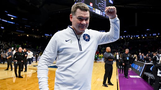 Arizona basketball’s Tommy Lloyd makes college hoops history with upset of UConn