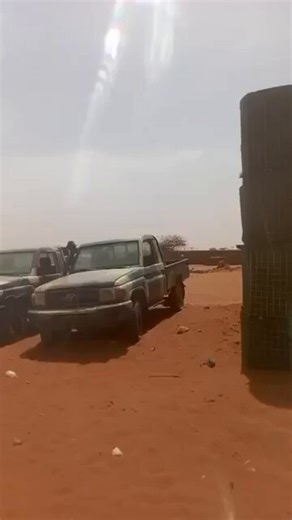 73/ Russian and malian forces handing over their position in Intahakha peacefully. 3rd position lost in 72h.