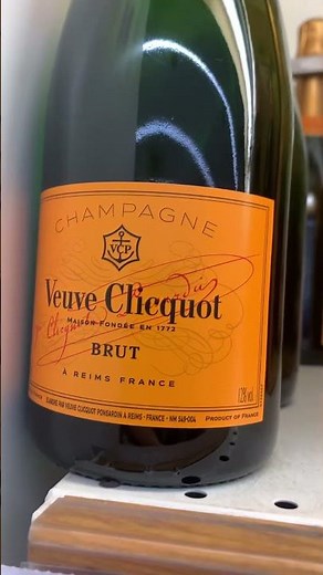 I bought the most classic champagne Veuve Clicquot #champagne #wine