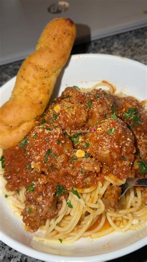 Spaghetti: Mixed or Separate for the Best Taste?