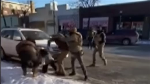 'Strange' moment from Alex Pretti Minneapolis shooting highlighted by expert