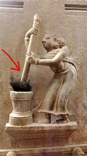 Ulakkai Women? 😱🤯 #ancient #history #archaeology #carving #christmas #illusion #shorts #historyfacts