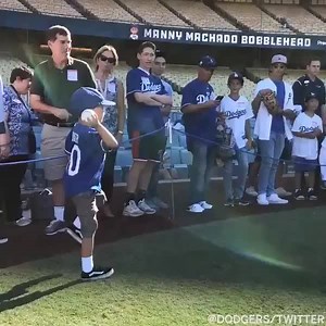 610K views · 2K reactions | Justin Turner made this fan's day by playing catch with him before the game. | ESPN | Facebook