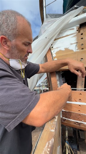 Vida Mia Hawaii on Instagram: "She’s got curves and we know how to build them. ⚒️🪚🗜️ A little behind the scenes from our recent restoration. Planking on Vida Mia requires mental math, lots of angle measurements and a few good men. 💪🏼🌴⚓️ Great work done by our amazing in-house restoration team! @patrickparsons @philipbotes95 @lylecarlsonsurfboards @bradfordgram @dt.steiny @maritimept #vidamiahawaii #waikiki #woodenplank #privatecharter #boatrestoration"