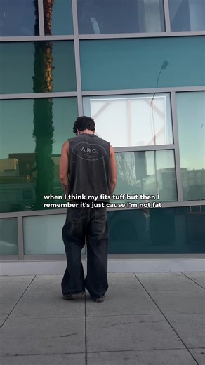 imagine this fit but i’m js 300 pounds😭✌️