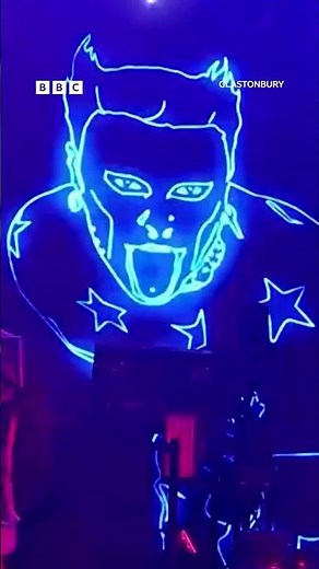 The Prodigy lighting up Glastonbury with ‘Firestarter’ 💚