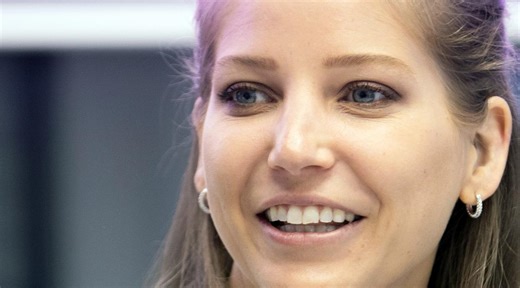 Hogy ki udvarol Szabó Zsófinak? A kolléga fecsegte ki, itt az elképesztő válasz, de leülsz tőle