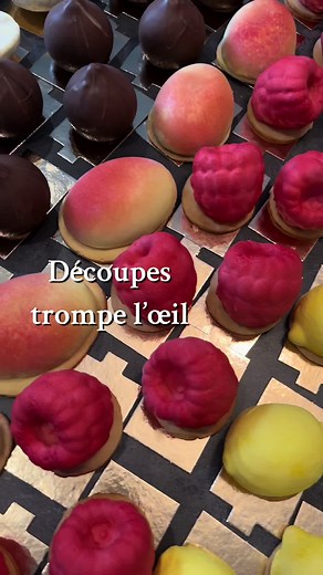 Découpzs des trompe l’oeil ! Retrouvez toutes les compositions sur Instagram ( @imim_patisserie) !! #patisserie #pistache #cacahuete #noisette #amiens #trompeloeil #citron #mangue #framboise #passion #raffaello #patisserie