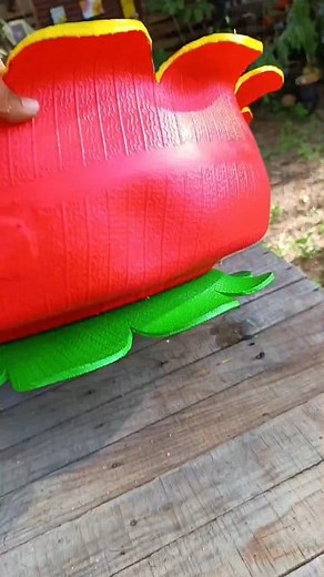 Maceteros hechos con neumáticos.♻️😃 #CreatividadVerde #ReutilizaciónConEstilo #JardinesCreativos #ArteConNeumáticos #DecoraciónSustentable | Santiago Quintero