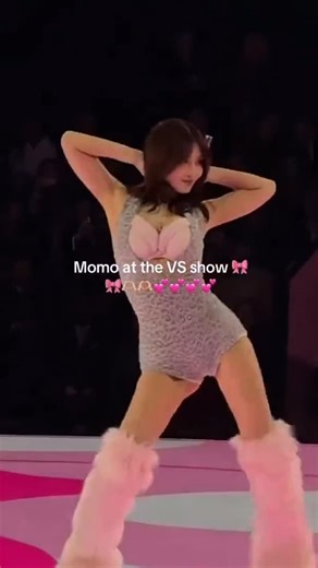ʜɪʀᴀɪ ᴍᴏᴍᴏ (平井もも/모모) on Instagram: "Momo 💕すごく魅力的"
