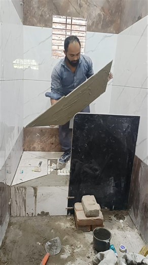 भारतीय शौचालय सीट में टाइल्स लगाना #construction #tiles #floortiles