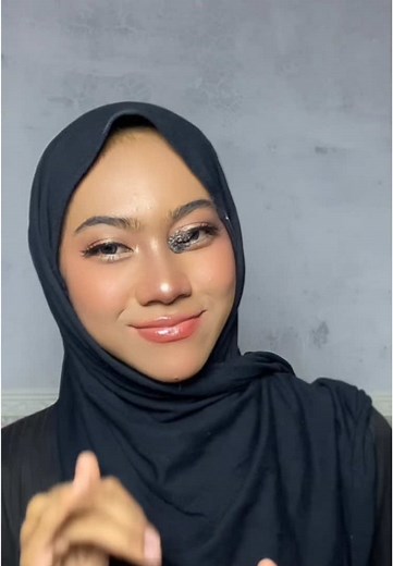 Expressive Hand Gestures Explained in Video
