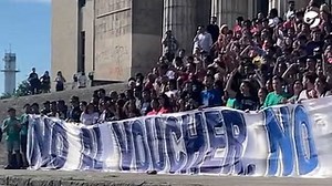Afiches, stand up anti Milei y vouchers simulados, la campaña electoral en las universidades públicas