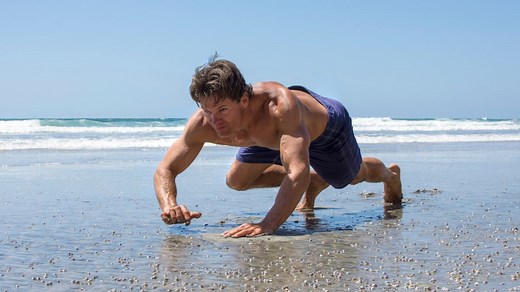 Bear Crawl: How to do this underrated, equipment-free core exercise