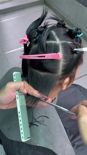 Creating shapes #trimbyAfif #potongrambut #haircut #layer #graduation #mullet #hairstyle #salon #barbermalaysia #fy #foryou