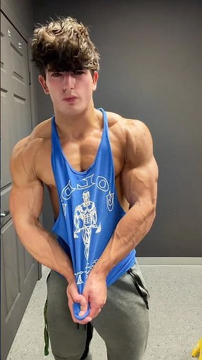 Fitness Model 18 year old Bodybuilder Workout Muscle Pump Posing Grayson Savoie Styrke Studio #abs
