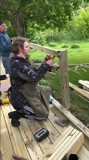 How to build a wood deck railing