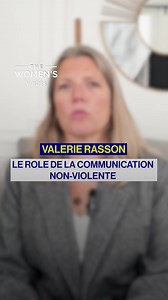 💬 Valérie Rasson, consultante RH et coach, prône l’importance de la communication non violente au sein des entreprises, notamment lors des “feedbacks”. ⚠️ La coach prend l’exemple du *tu-qui-tue*, qui peut être “pris comme une attaque personnelle”, explique-t-elle. Par exemple : “TU fais toujours ça.” 🌟 Un bon environnement de travail dépend en grande partie des interactions entre collaborateurs. “Au-delà du ton”, explique la consultante RH, “les mots utilisés” ont une grande importance. L’ini