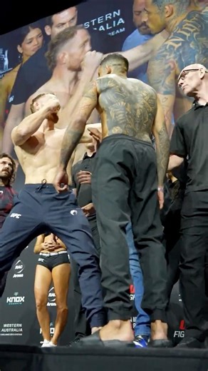 ENCARADA! Jack Della Maddalena e Carlos Prates frente a frente na pesagem do #UFCPerth!