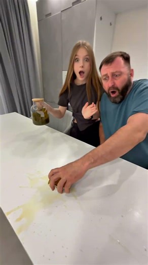 Meow alarm: wake‑up call from kitty!🔔😼