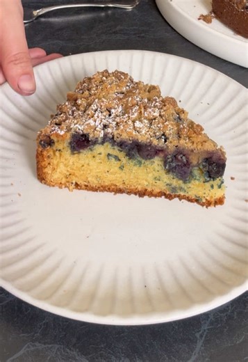 Delicious Blueberry Sour Cream Coffee Cake Recipe