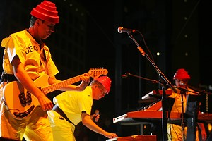 Devo guitarist Bob Casale dies at age 61