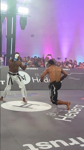 He dodges punches, delivers capoeira kicks, and he's built like a tank 🔥🔥