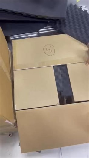 Depuis Dubaï jusqu’à vous – ORIZON TECH 🌍 Voici un aperçu de nos boutiques partenaires à Dubaï, là où nous sélectionnons et commandons directement nos ordinateurs et accessoires. 💻 Ordinateurs professionnels soigneusement choisis 🎒 Sacs, souris, supports et chargeurs 📦 Commande directe, sans intermédiaire 🚀 Livraison express 💰 Des prix plus avantageux pour vous C’est grâce à cette connexion directe avec Dubaï que ORIZON TECH vous propose ✔️ du matériel fiable ✔️ des configurations puissant