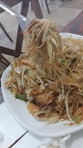 No todas los restaurantes de comida china en Mexicali son iguales este lugar es el más diferente de todos !! Es comida auténtica cantonesa no vende cerveza .no pone ningún servicio como Tabasco siracha ketchup etc etc ..se llama chiengs bistro !! En el centro de Mexicali !!buscando al chef | Buscando al chef con el Tosho