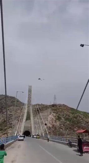 🚨The U.S. has launched a large-scale search & evacuation operation for the crew of an F-15E Strike Eagle reportedly shot down this morning in western Iran. Massive assets involved: multiple HH-60G Pave Hawk CSAR helicopters, HC-130J Combat King II tankers, F-35 escorts, A-10 Warthogs for top cover, and MQ-9 Reapers. Situation developing rapidly. #Iran