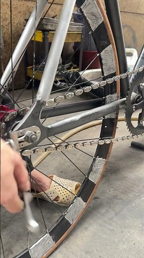How to Tension a Fixie Chain for Durability & Smooth Ride! #cyclingtips