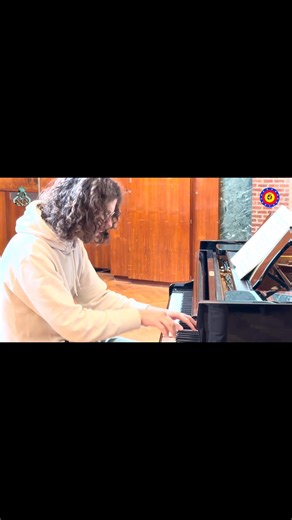 𝐀𝐧𝐧𝐮𝐚𝐥 𝐆𝐚𝐥𝐚 𝐂𝐨𝐧𝐜𝐞𝐫𝐭: 𝐑𝐚𝐯𝐞𝐥 𝟏𝟓𝟎 🎂 Next month we celebrate the 150th anniversary of Ravel’s birth and the rich legacy he left behind. With Queen Elisabeth Competition Laureate Valère Burnon as our guest soloist, we will pay tribute to one of the greatest French composers on November 18 in Bozar. Tickets 👉 www.bozar.be | Royal Symphonic Band of the Belgian Guides