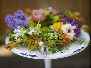 Mother's Day DIY: Flower wreaths and arrangements from the heart