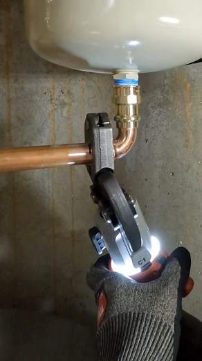 242K views · 970 reactions | Replacing a leaking expansion tank  Found this thermal expansion leaking on a water heater while checking a customer’s water pressure. Replaced with a new one and pressurized it to match the house pressure #diy #asmr #fyp #reels #homerepair #plumbingrepair #foryou #plomero #handyman | The Plumberlorian | Facebook