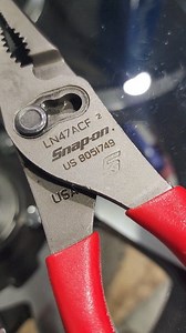 8.3M views · 174K reactions | The new Snap-on pliers! . . . #mechaniclife #new #tools #toolhack #snapon #pliers #nickle #mindblown #tiktokmademebuyit #robthemechanic #tips #tipsandtricks #carguy #cargirl #reels | Robert Zeromski | Facebook