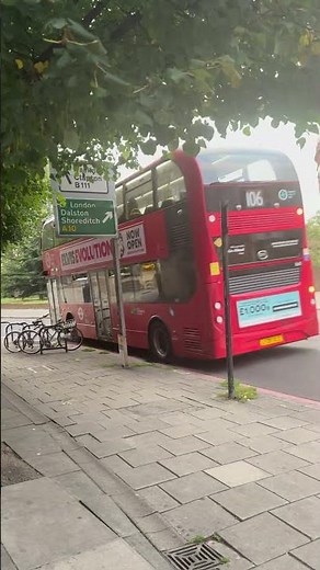 Ee3 departs from Stoke Newington