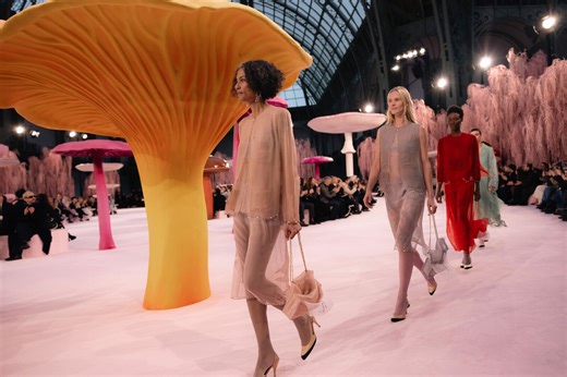 マチュー・ブレイジー初の2026年春夏オートクチュールコレクションは、自由に羽ばたく鳥に想いを込めて。｜Chanel｜madameFIGARO.jp（フィガロジャポン）